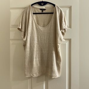 New W/O Tag BANANA REPUBLIC
Linen Scoop-Neck T-Shirt
Color: Taupe Heather
XL